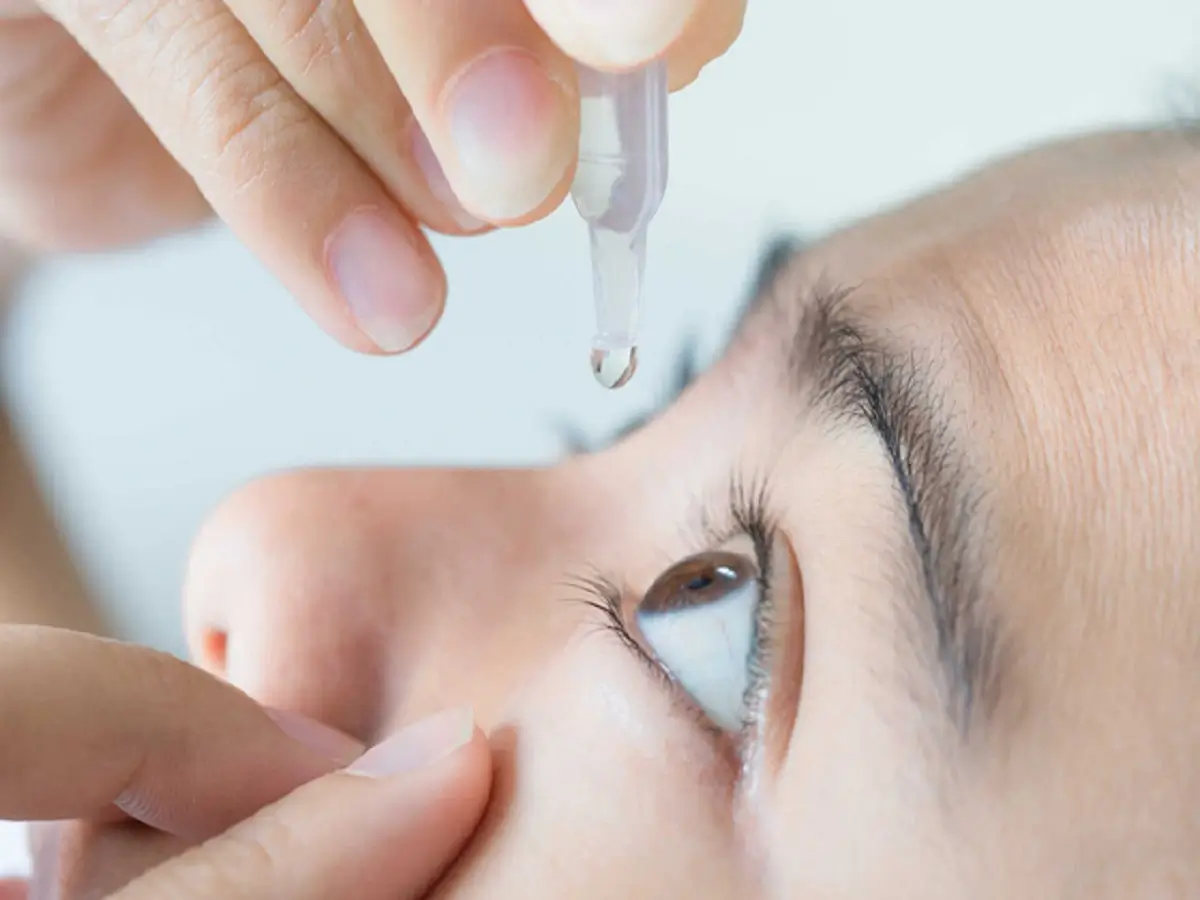 Dùng thuốc nhỏ mắt đúng cách để bảo vệ đôi mắt sáng khỏe